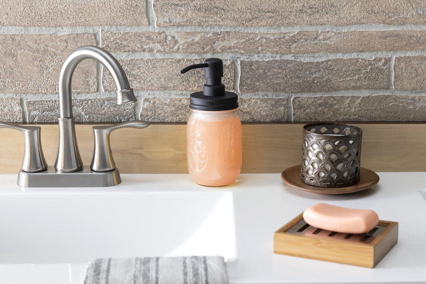 Jarmazing Products: Ball Mason Jar Soap Dispenser – 16 oz with Black Stainless Steel Pump & Lid - The Tribalist