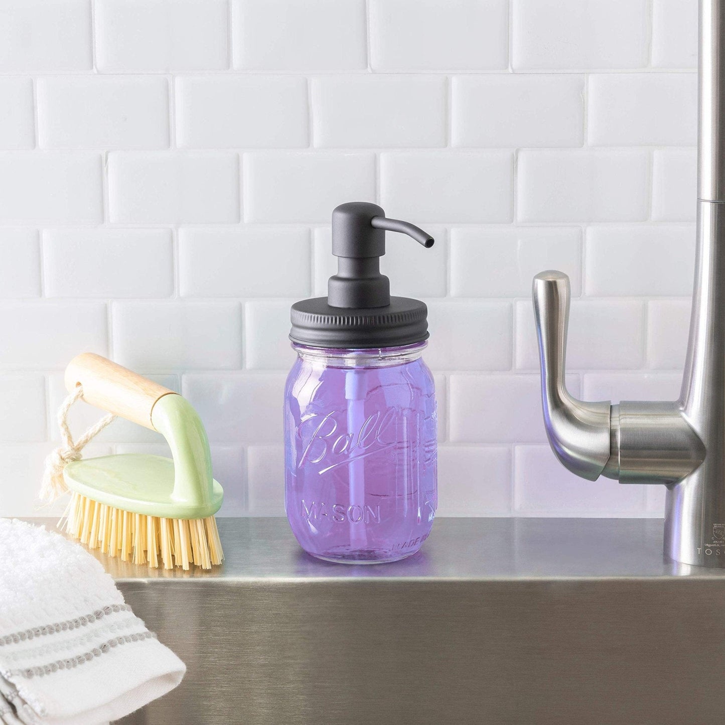 Jarmazing Products: Ball Mason Jar Soap Dispenser – 16 oz with Black Stainless Steel Pump & Lid - The Tribalist