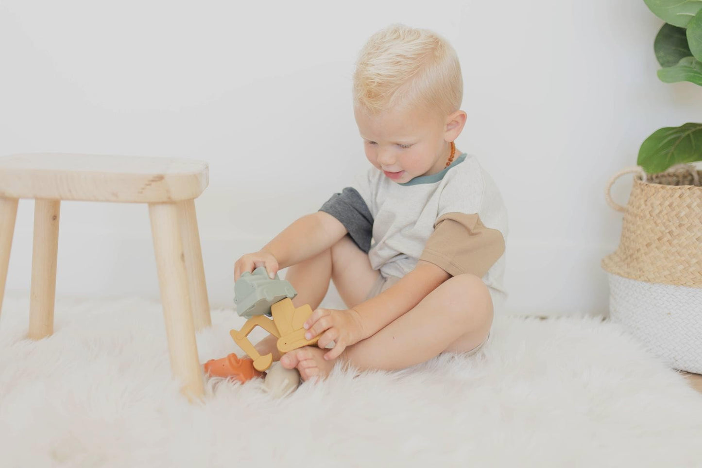 Brooklyn + Neutral Silicone Bath Toys: Mold-Free Animal 5-Pack