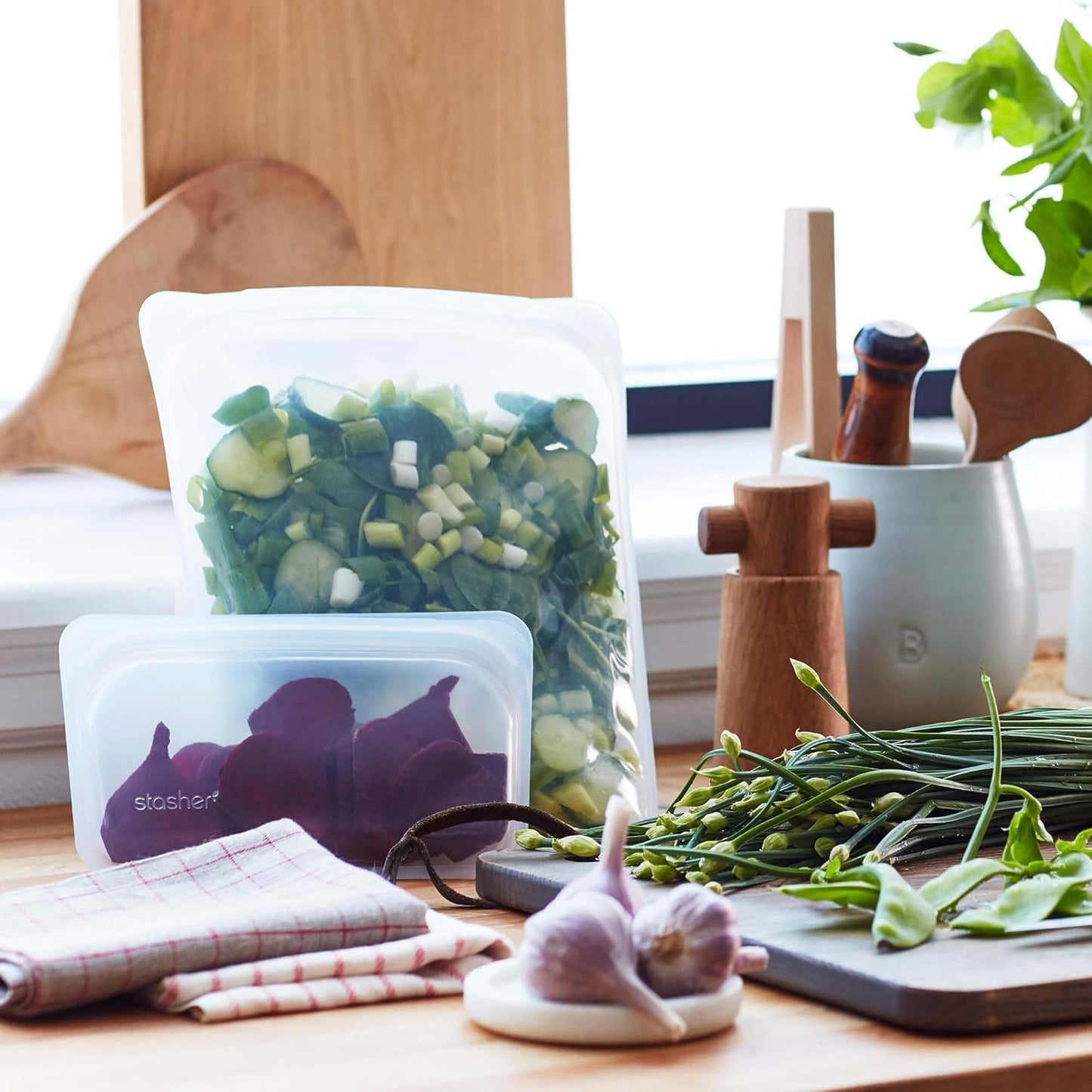 Stasher Premium Silicone Reusable Food Storage Bags (5-Pack Tie Dye)