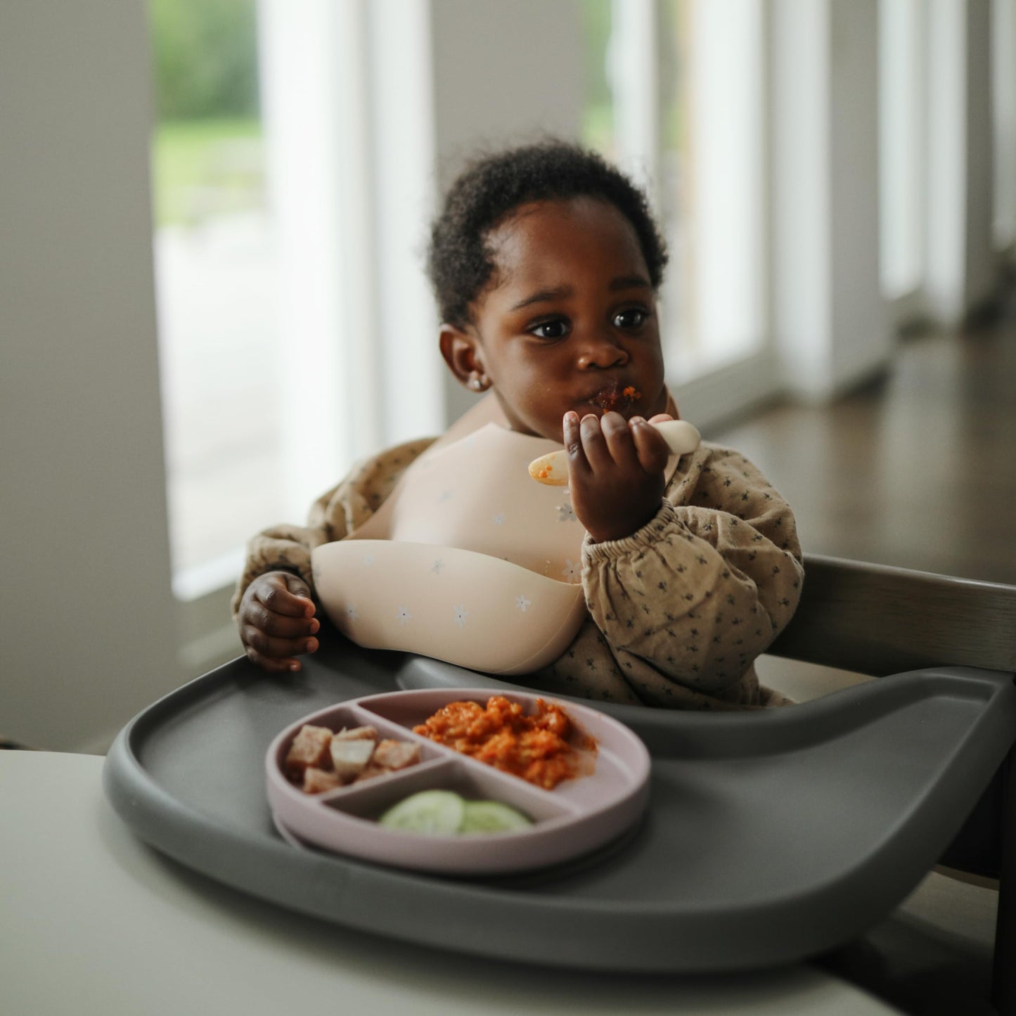 mushie 100% Food-Grade Silicone Divided Suction Plate