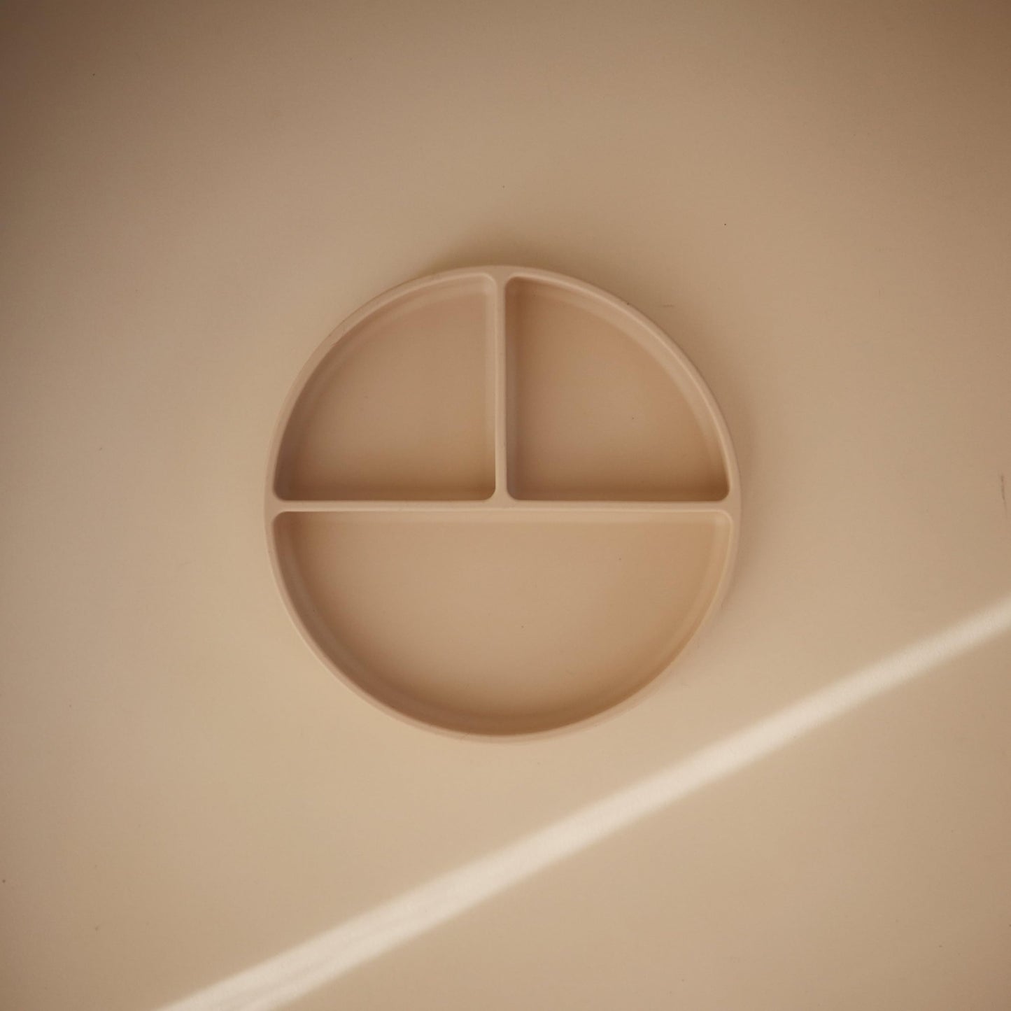 mushie 100% Food-Grade Silicone Divided Suction Plate