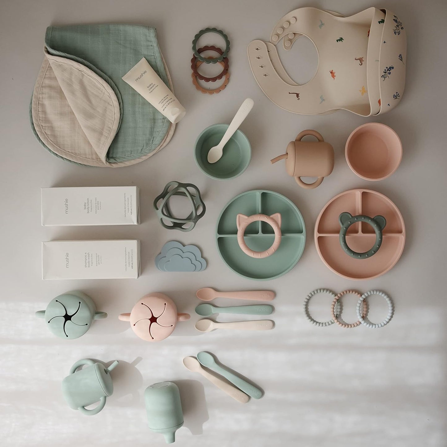 mushie Silicone Suction Bowl: Food-Grade Scandinavian Design