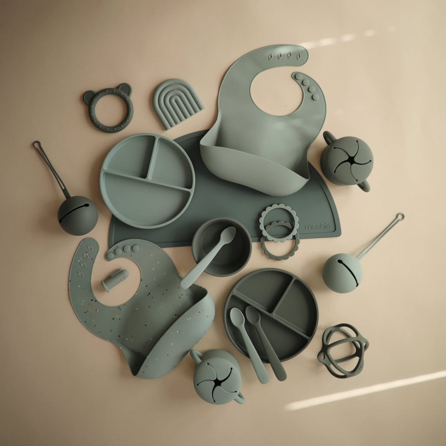 mushie 100% Food-Grade Silicone Divided Suction Plate