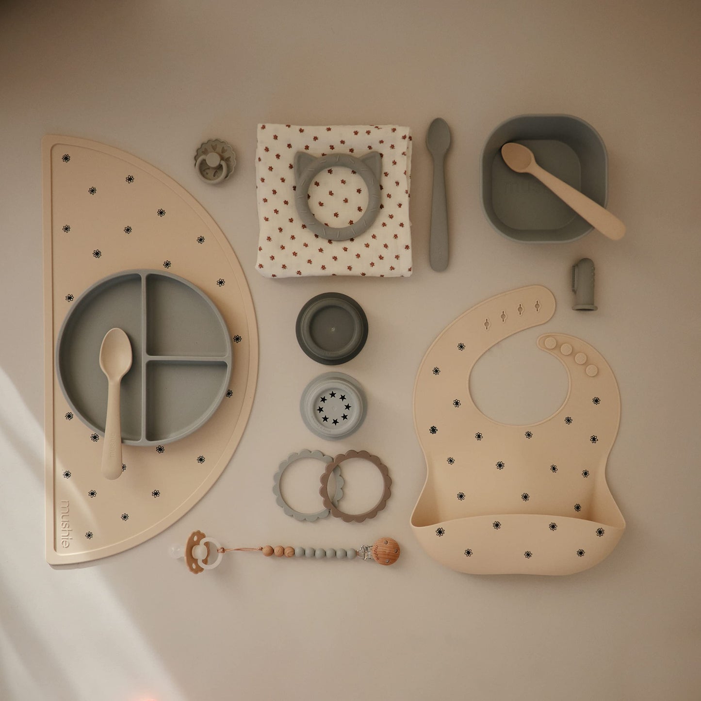 mushie 100% Food-Grade Silicone Divided Suction Plate