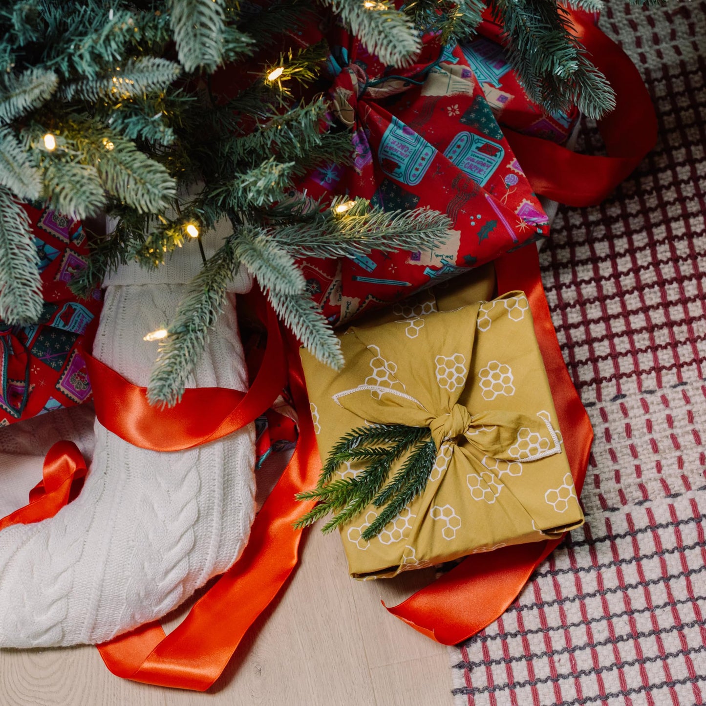 The Zero-Waste Gift Solution: Bee's Wrap Organic Cotton Fabric Wrap Set for Elegant, Reusable Holidays