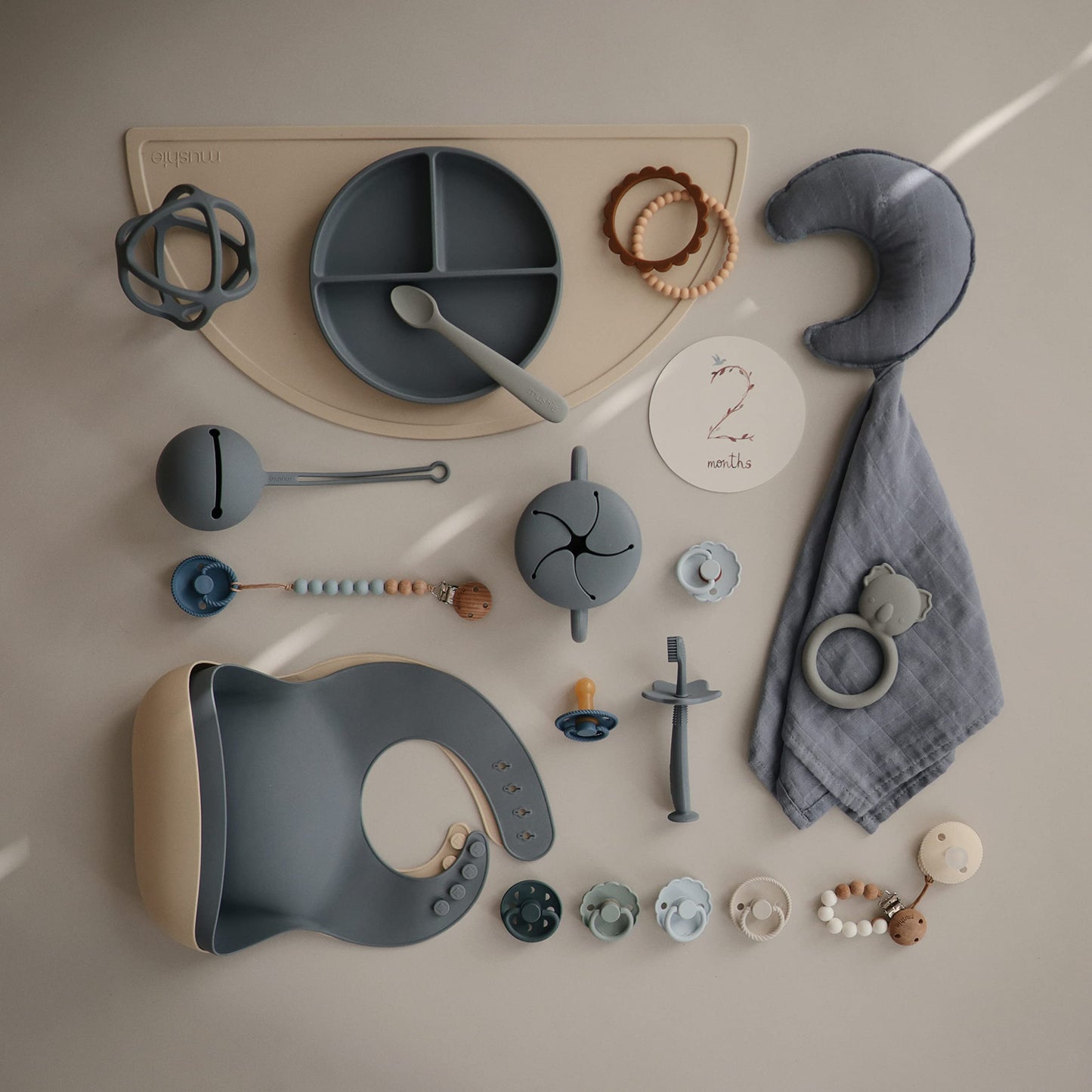 mushie 100% Food-Grade Silicone Divided Suction Plate