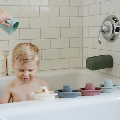 Mushie Silicone Bath Rinser: 100% Food-Grade Safety