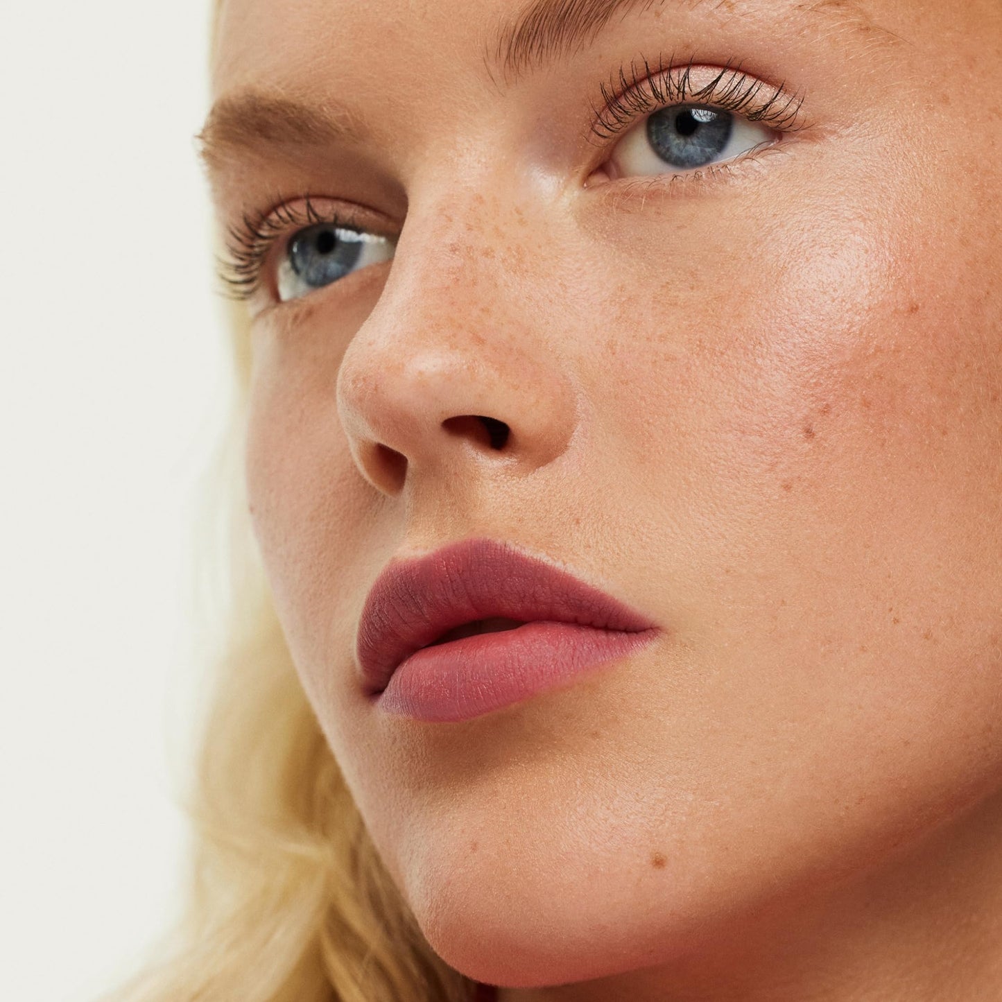 ILIA Lip Sketch Hydrating Crayon: 12-Hour Soft-Matte Color (Piazza)